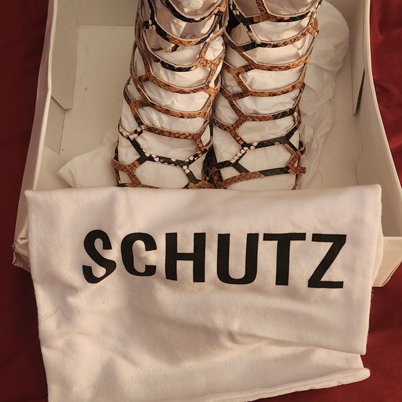 Shoes - Picture 2 of 7